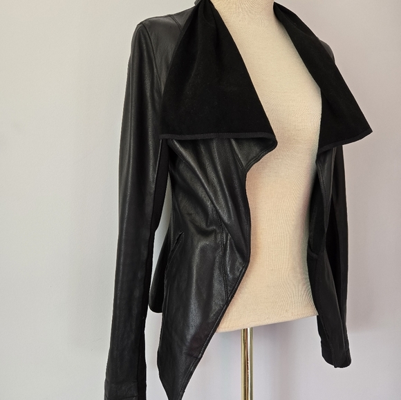 BEBE Women's Black 100% Leather open front Jacket. Lightweight.Size Small - Picture 2 of 11
